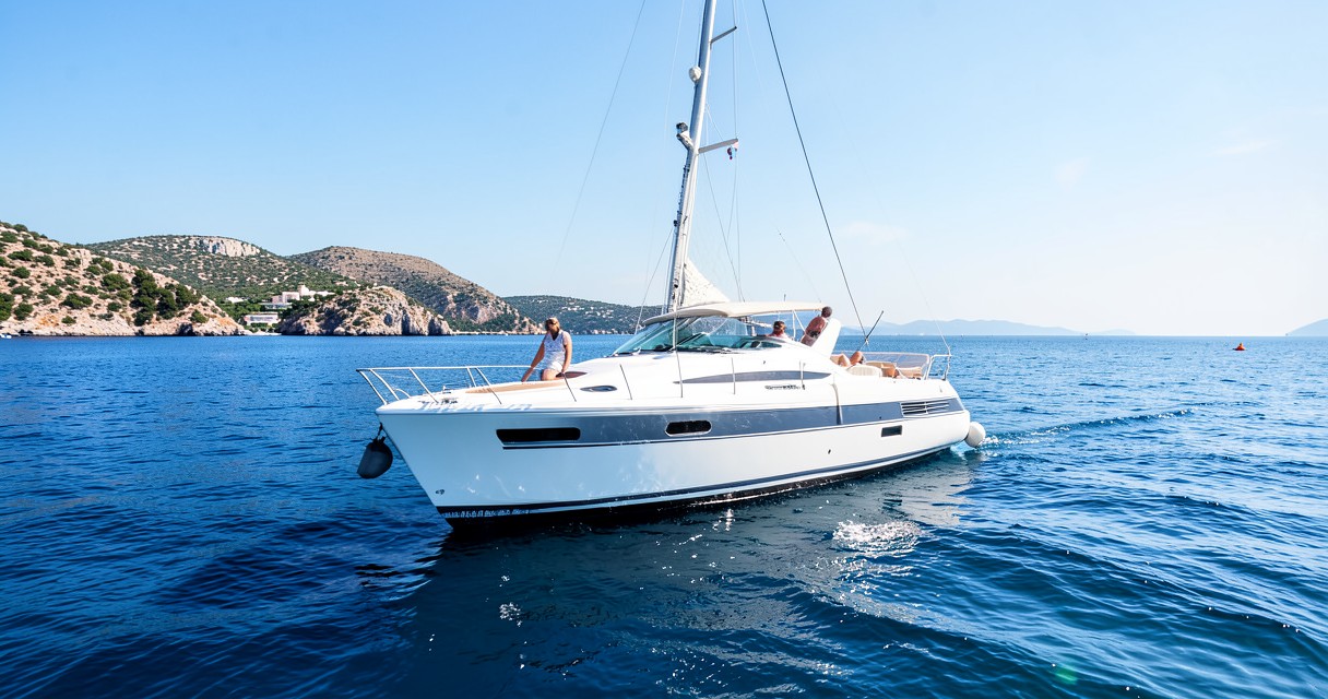 Costi yacht charter