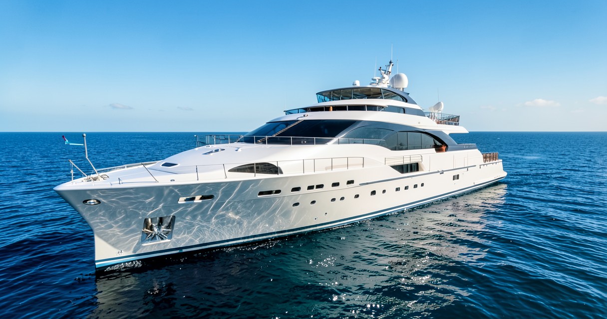 Yacht charter last minute