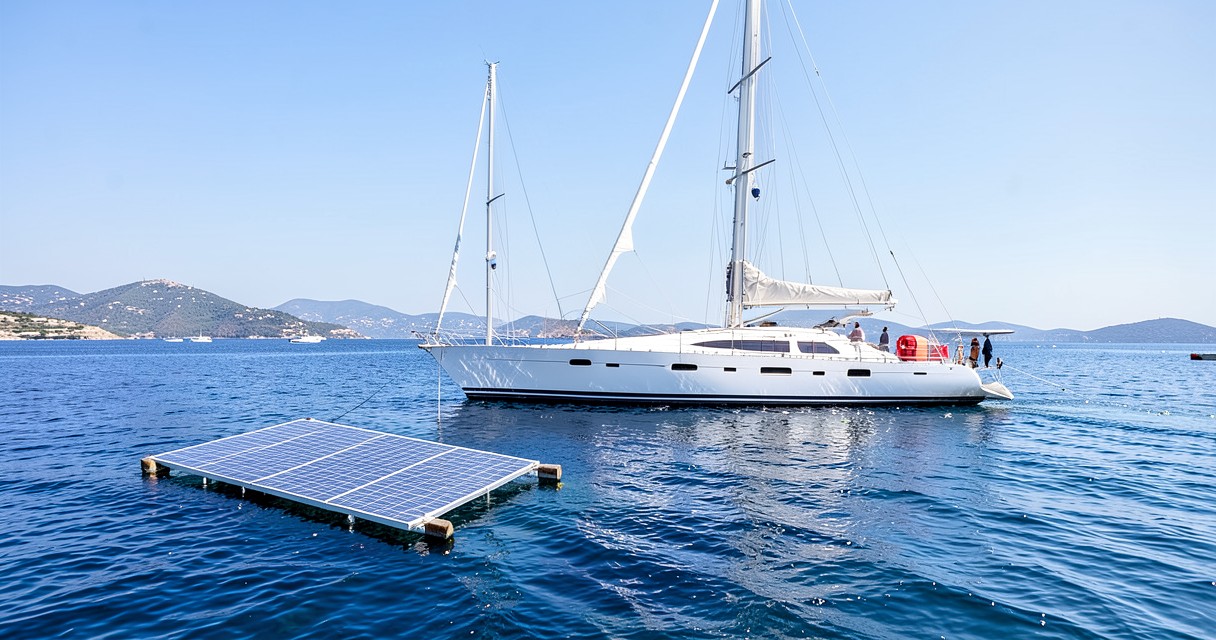 Yacht eco sostenibili — Pannelli solari e sistemi energetici a bordo Yacht eco sostenibili — Pannelli solari e sistemi energetici a bordo